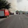 Sebuah Mobil Terbakar di Ruas Tol JORR Kalimalang