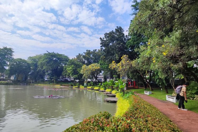 Suasana asri dan teduh di Taman Situ Lembang, jakkarta Pusat, Sabtu (6/5/2023)