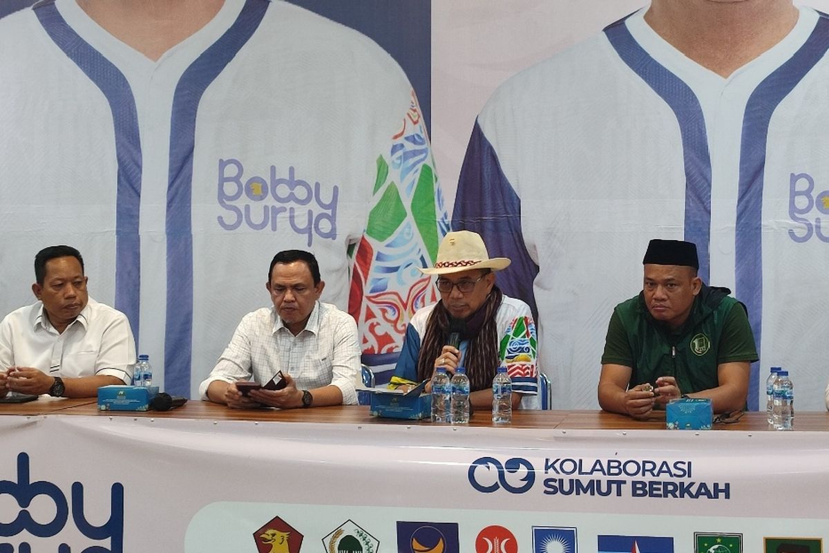 Ketua tim pemenangan Bobby-Surya, Hinca Panjaitan saat menjawab pertanyaan wartawan di Kota Medan, Jumat (25/10/2024) 