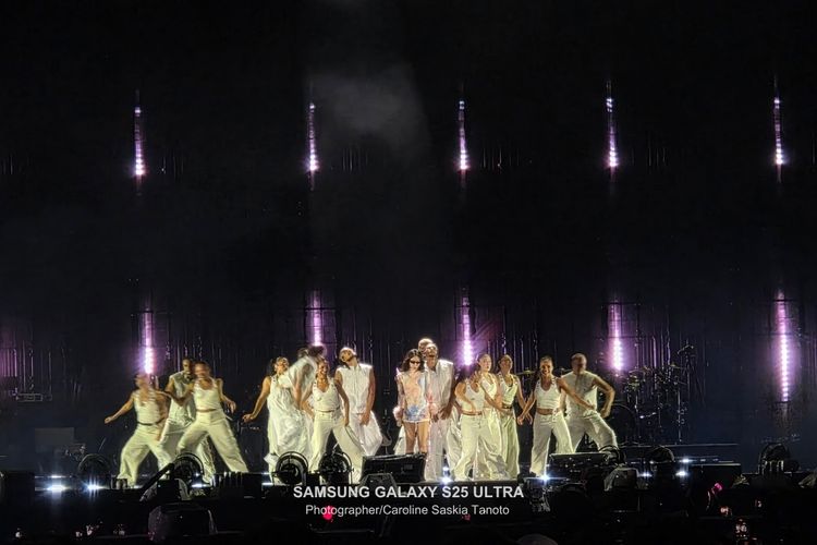 Hasil gambar penampilan solo Jennie Samsung S25 Ultra dengan telefoto 10x