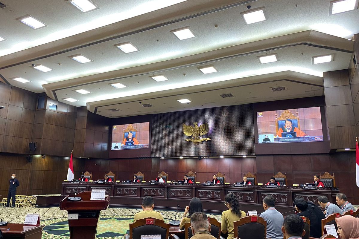Mahkamah Konstitusi (MK) menyatakan syarat minimal usia capres-cawapres inkonstitusional bersyarat. Apa itu inkonstitusional bersyarat?