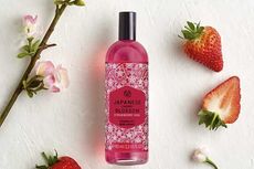 Keharuman Sakura dengan Kecupan Strawberry dari The Body Shop