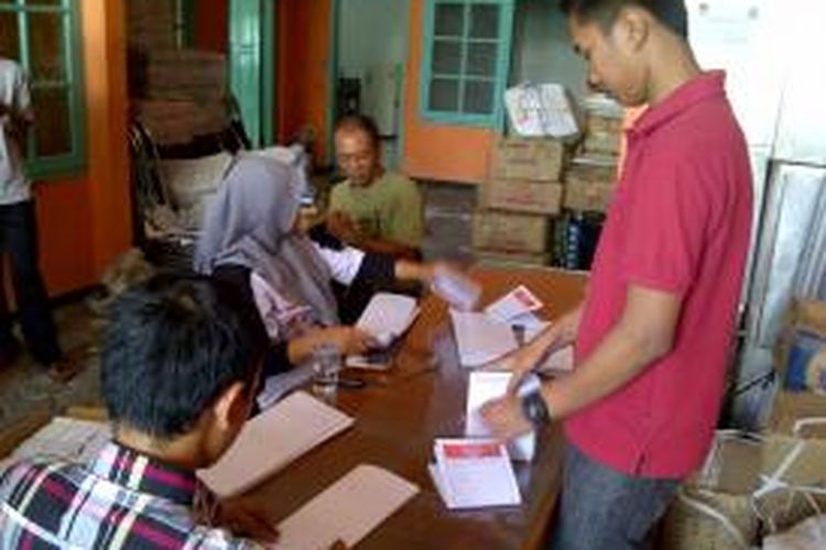 Surat suara untuk DPD yang sudah tercoblos di KPUD Kota Malang, Surat suara itu akan dikembalikan ke percetakan. Rabu (12/2/2014).