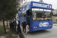 Perpustakaan Bus Jadi Hiburan Baru bagi Anak-anak di Afghanistan