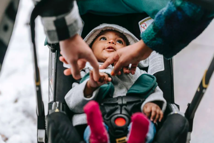 Ilustrasi liburan bersama bayi