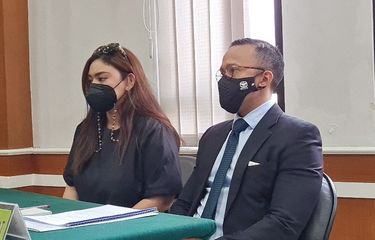 Artis Thalita Latief menghadiri sidang perdana perceraiannya dengan Dennis Rizky di Pengadilan Agama Jakarta Pusat, Kamis (1/4/2021).