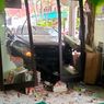 Honda CR-V Tabrak Pintu Depan Mushala di Lamongan, Pengemudi Tewas