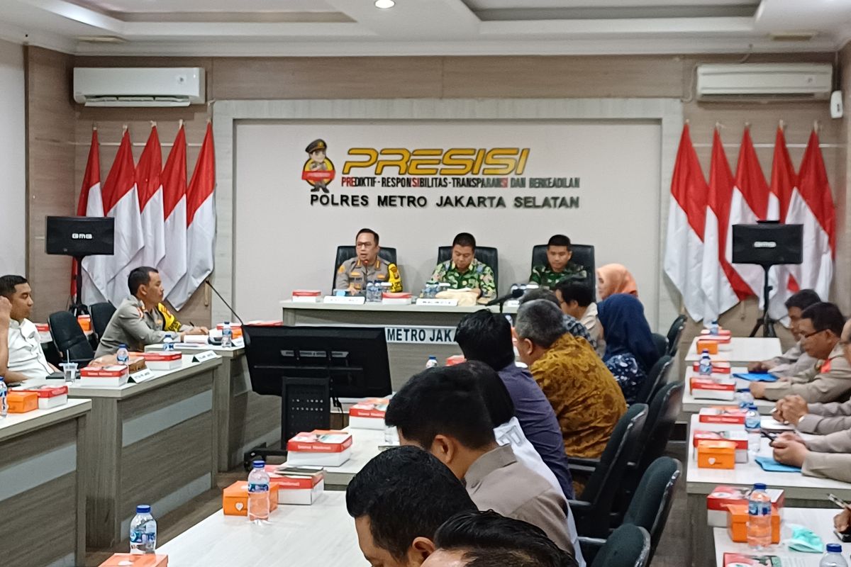 Suasana Rapat Koordinasi Kesiapan Pemilu 2024 di Mapolres Metro Jakarta Selatan, Jumat (24/11/2023). 