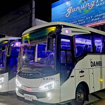 Bus baru DAMRI rakitan Karoseri Gunung Mas 