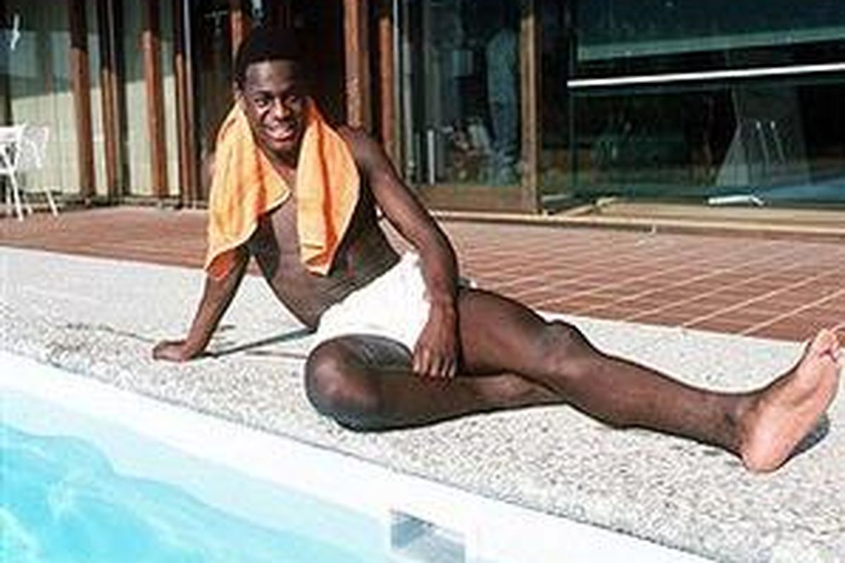 Justin Fashanu, pemain bola pertama yang berani mengungkap keberadaannya sebagai gay.