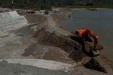 Jokowi Instruksikan Dinas PU Rawat Tepi Waduk dan Sungai