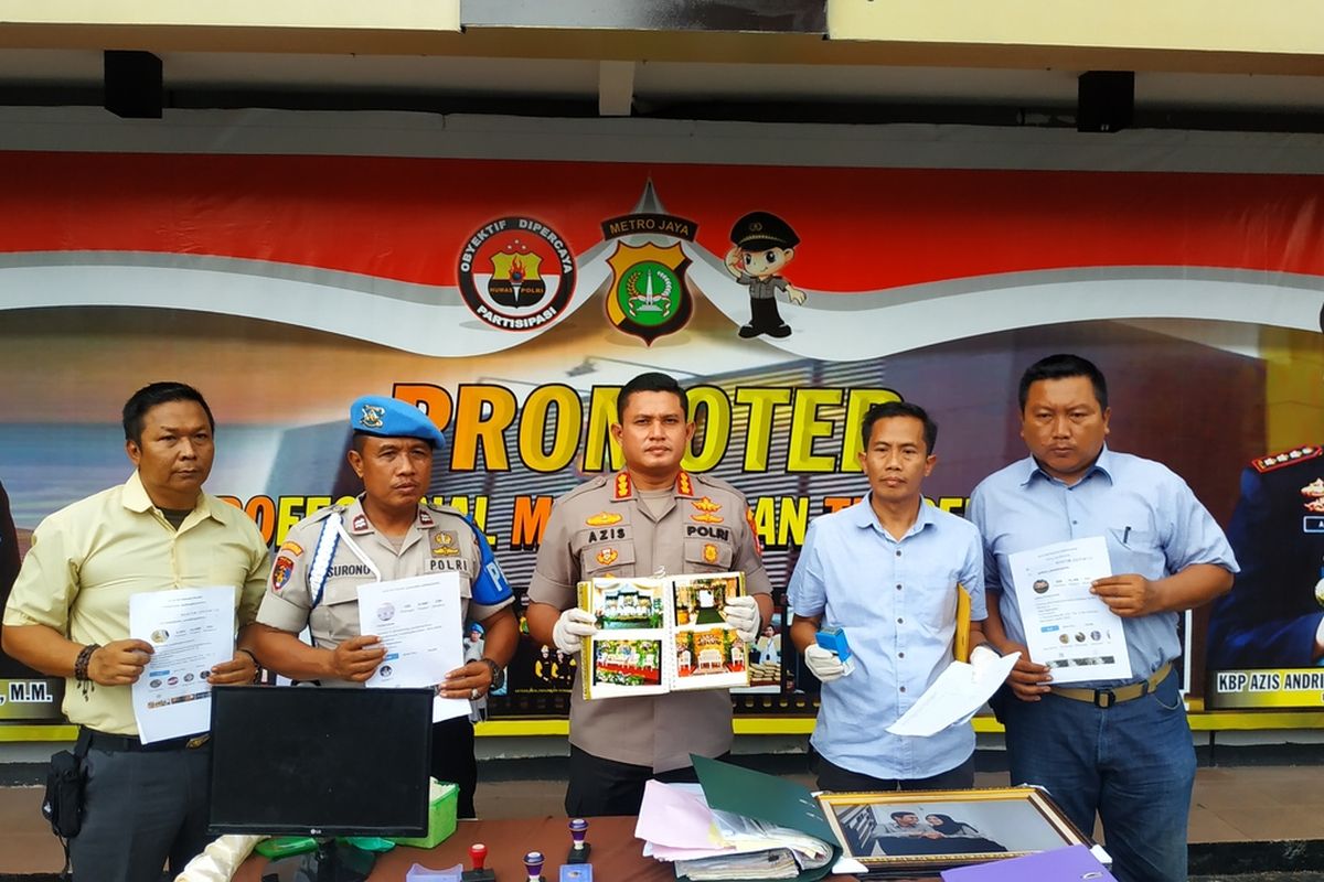 Jajaran Polres Metro Depok memamerkan sejumlah barang bukti yang diperoleh hasil penggeledahan kantor wedding organizer bodong Pandamanda di bilangan Pancoran Mas, Depok, Jawa Barat, Rabu (5/2/2020).