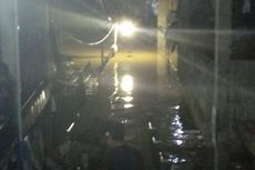 Banjir 1,5 Meter, Warga Jalan Arus Dievakuasi dalam Gelap