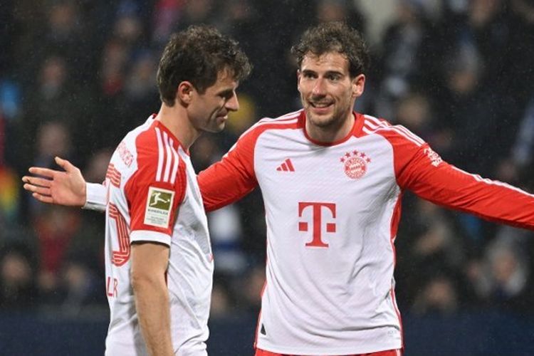 Reaksi pemain Bayern Muenchen, Leon Goretzka dan Thomas Mueller dalam lanjutan Bundesliga antara Bochum vs Bayern pada 18 Februari 2024. Dalam laga itu, Bayern kalah.