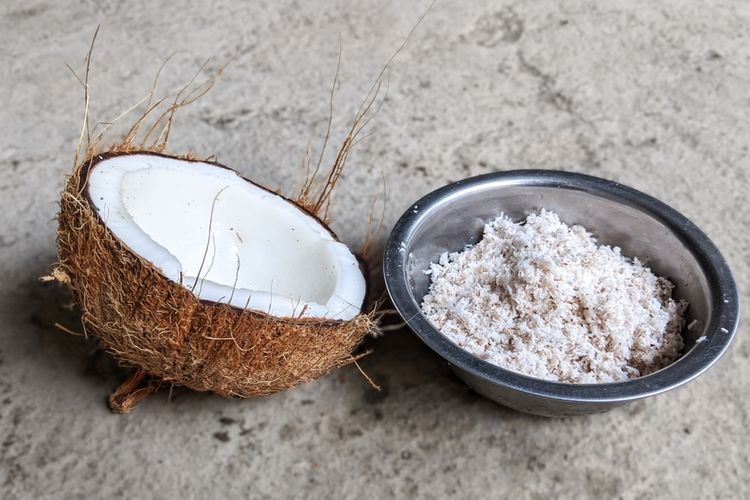 Ilustrasi ampas kelapa parut, yang dapat dimanfaatkan sebagai pupuk tanaman. 