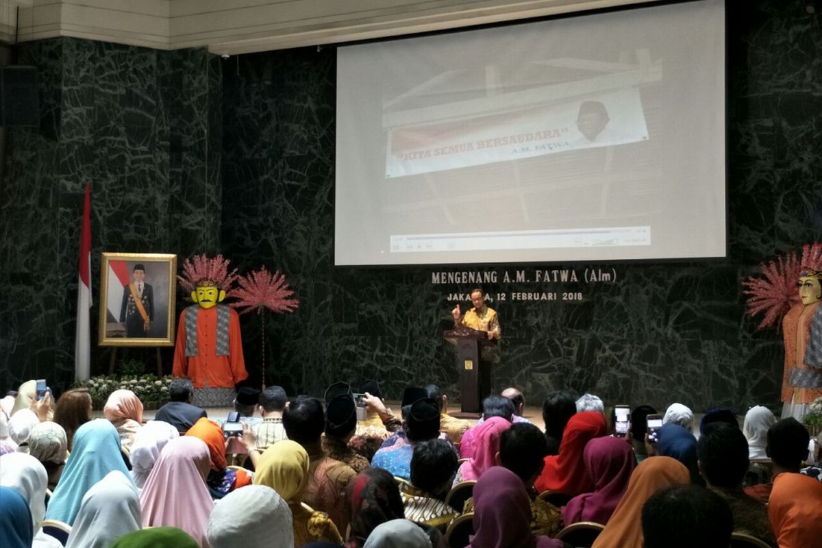 Gubernur DKI Jakarta Anies Baswedan dalam sebuah acara untuk mengenang almarhum AM Fatwa di Balai Kota DKI Jakarta, Senin (12/2/2018). 