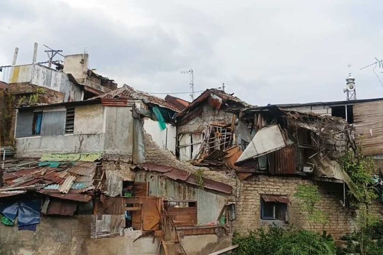 Rumah Kosong di Tamansari Bandung Roboh Timpa Tetangga, Satu Orang Sempat Tertimbun