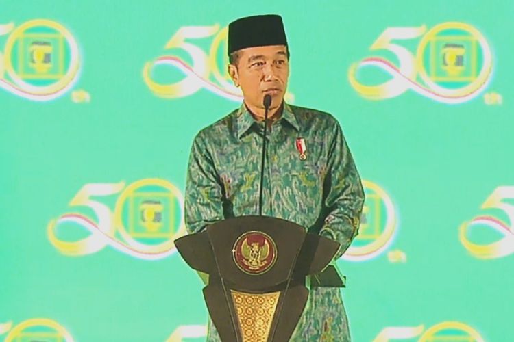 Presiden Joko Widodo saat memberikan sambutan pada puncak harlah ke-50 PPP di ICE BSD, Tangerang Jumat  (17/2/2023)..