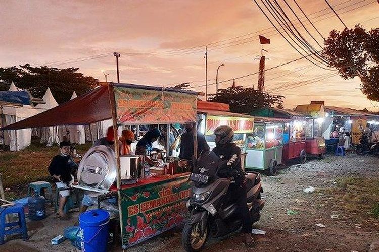 Lapak penjual es semangka india di Bogor, Jawa Barat. 