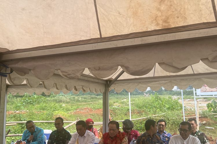 Konferensi pers program pemulihan Situ Cihuni di Desa Cihuni, Kecamatan Pagedangan Legok, Kabupaten Tangerang, Provinsi Banten, mulai tahun 2023-2026.
