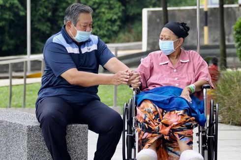 Jenazah Ani Yudhoyono Tiba di KBRI Singapura