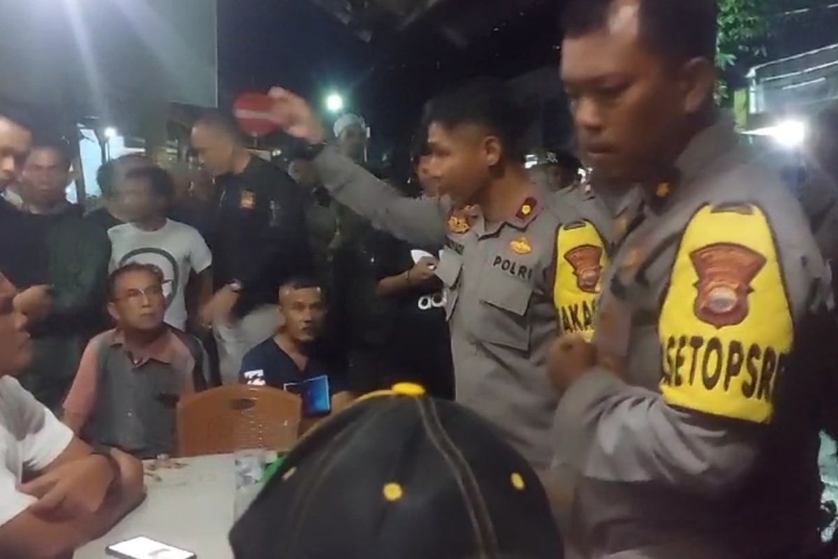 Wakapolres Adu Mulut dengan Warga yang Blokade Truk Batubara di Bengkulu 