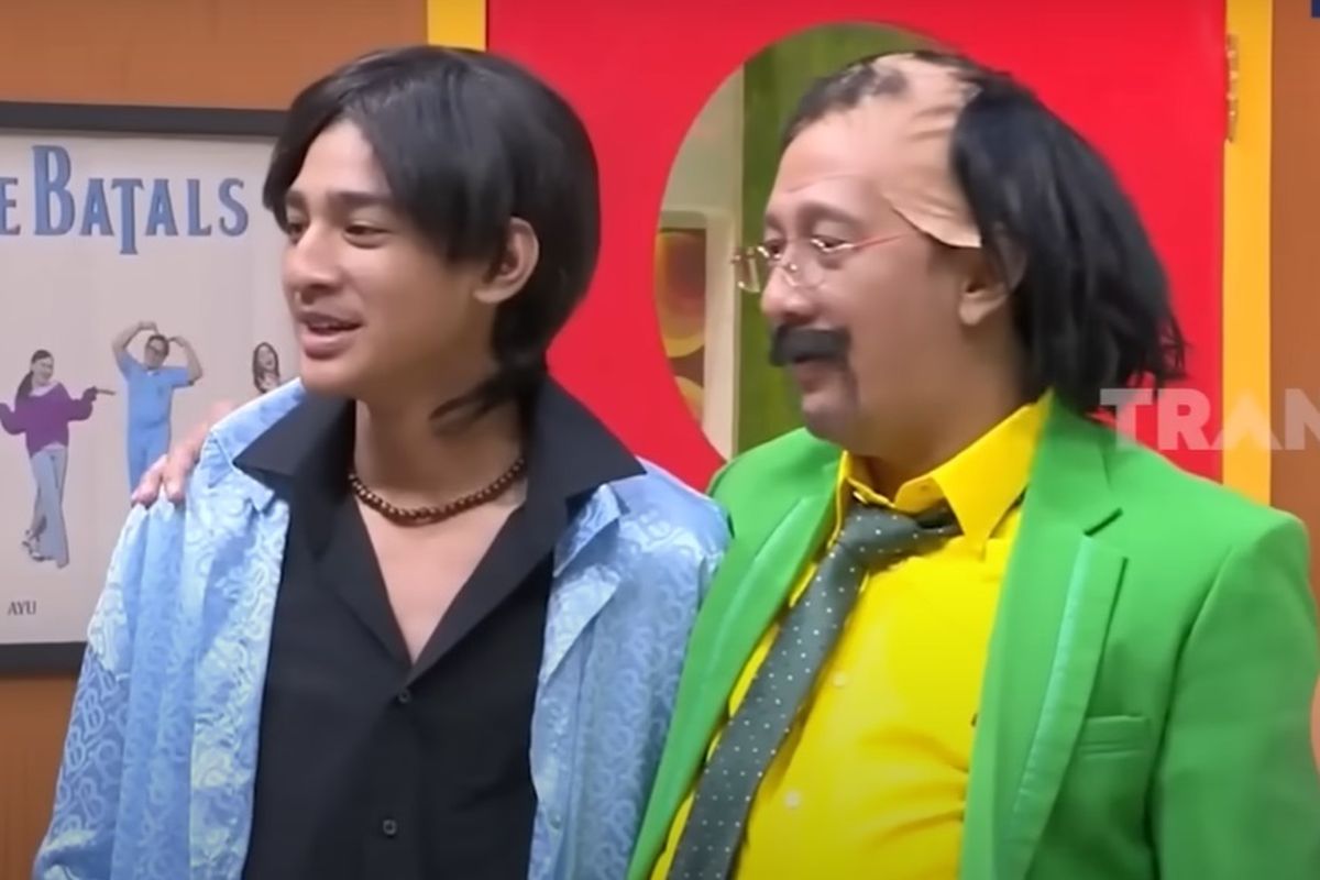 Komedian Andre Taulany dan anaknya Kenzy Taulany saat tampil di acara Pas Buka FM Trans7, Selasa (4/4/2023).