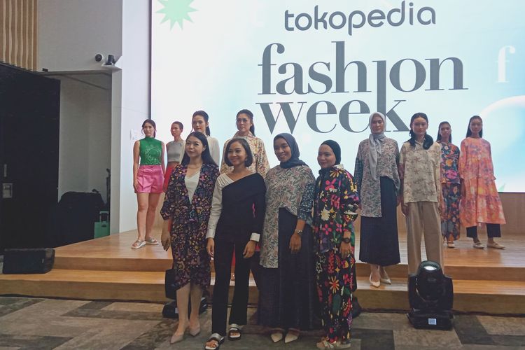 Tokopedia Fashion Week kembali hadir di tahun 2022 dengan menggandeng sejumlah brand fesyen maupun ilustrator lokal dalam berbagai produk eksklusif.