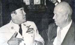 Khrushchev Heran Lihat Ambisi Soekarno Bangun Stadion Megah di Jakarta