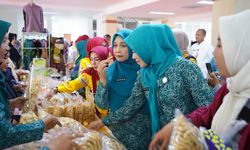 Dukung Usaha Lokal, Pj Ketua TP-PKK Riau Kunjungi Bazar UMKM 