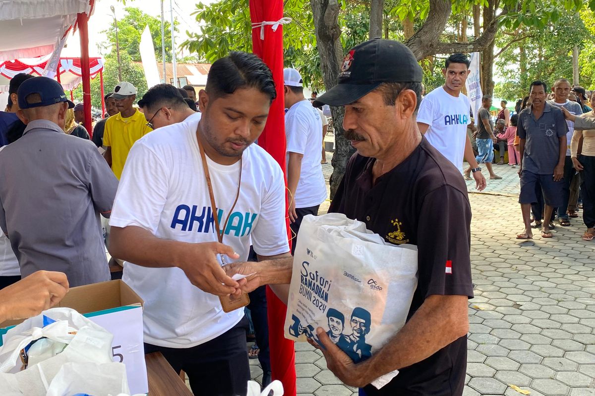 Program Safari Ramadhan BUMN oleh ASDP di Pelabuhan Bolok, Kupang, NTT pada Senin (25/3/2024). 