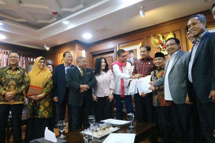 Fraksi PKS dan Partai Demokrat menemui pimpinan DPR di lantai 3 Gedung Nusantara III DPR, Senayan, Jakarta, Selasa (4/2/2020).