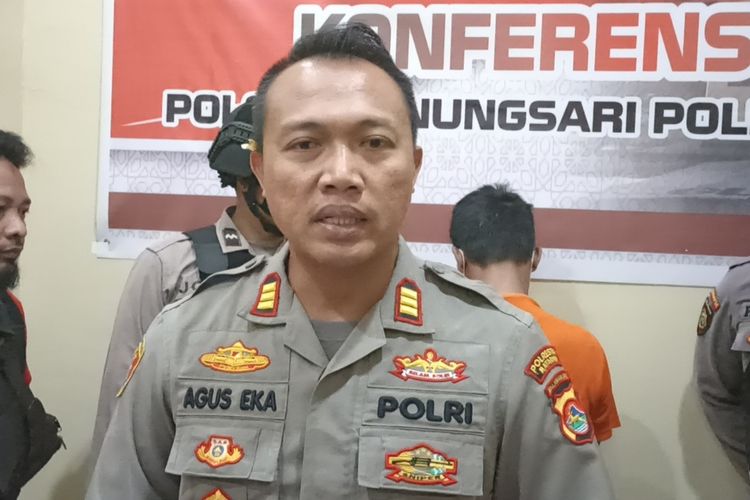 Konfrensi pers Kapolsek Gunung Sari, Lombok Barat pengungkapan kasus penggelapan pencurian sepeda motor, Rabu (16/12022)