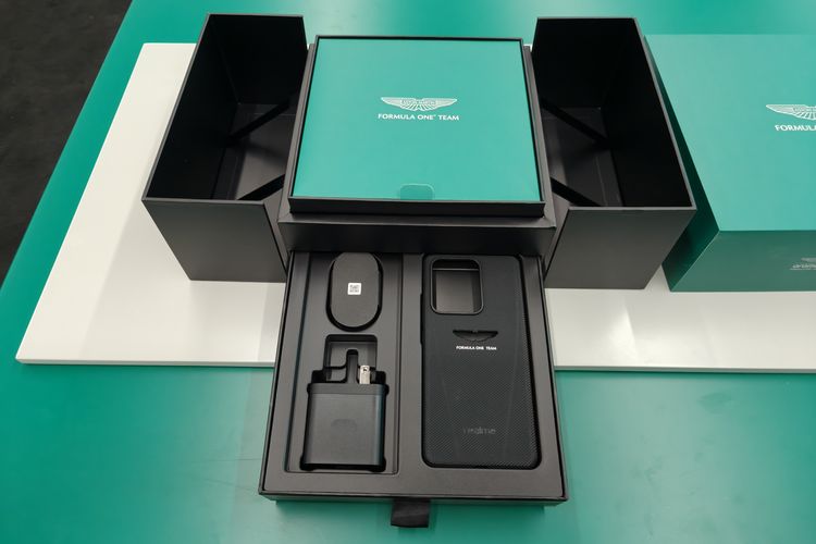 Kotak edisi khusus Realme GT 7 Dream Edition.