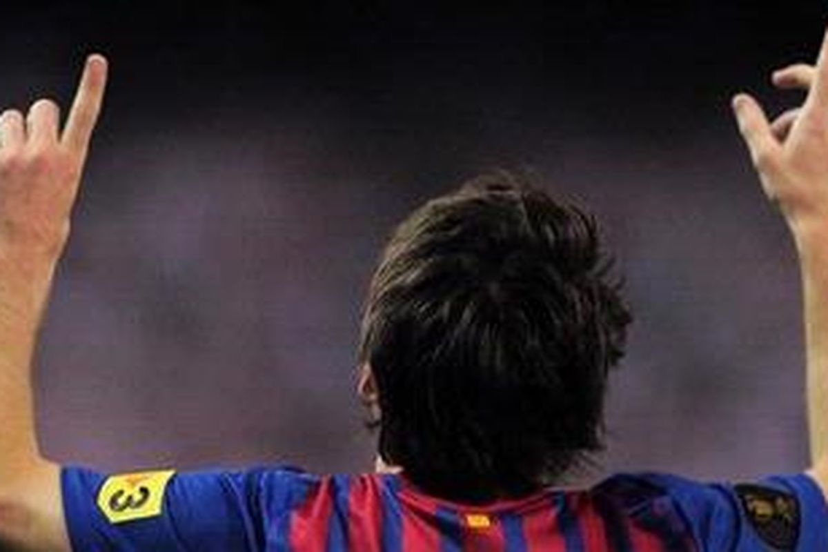 Bomber Barcelona dari Argentina, Lionel Messi, melakukan selebrasi setelah mencetak gol ke gawang Athletic Bilbao dalam final Copa Del Rey di Stadion Vicente Calderon, Madrid, Jumat atau Sabtu (26/5/2012) dinihari WIB).