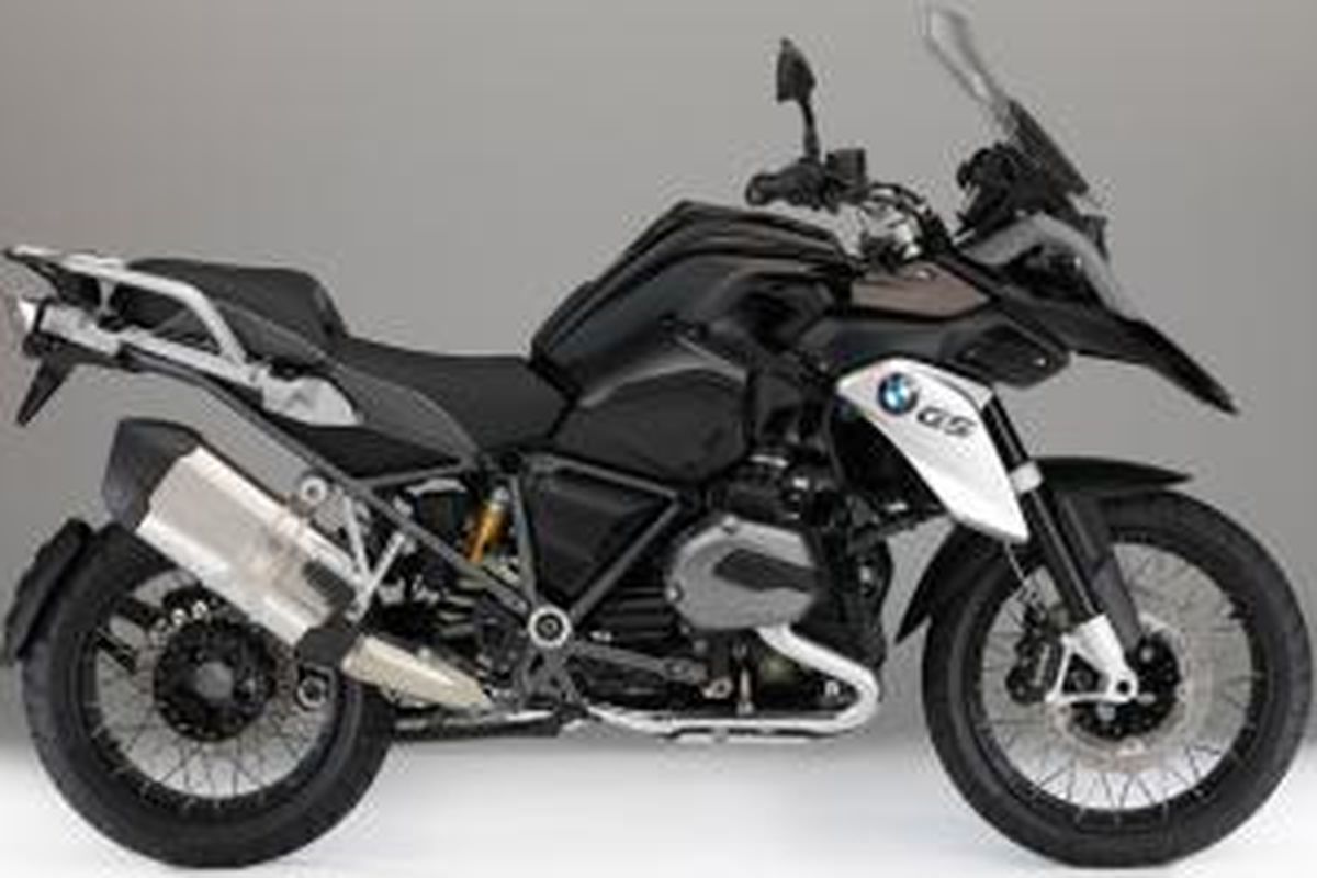 BMW R1200GS Triple Black menjadi varian baru yang lebih bernuansa gelap.