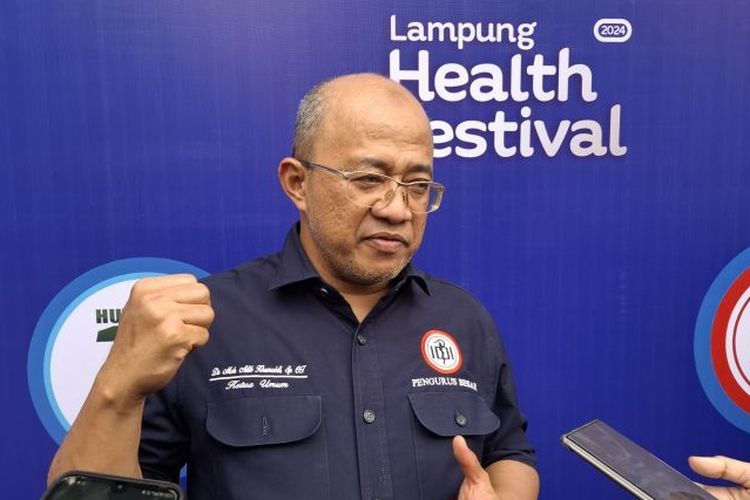 Ketua Umum Pengurus Besar Ikatan Dokter Indonesia (PB IDI) Dr. dr. Moh. Adib Khumaidi, SpOT mengatakan pihaknya turut mendukung program pemerintah pemeriksaan kesehatan gratis yang dicanangkan Presiden Prabowo Subianto dalam upaya menuju Indonesia Sehat. 