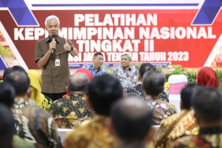 Gubernur Jateng Ganjar Pranowo saat memberikan arahan dan membuka Pelatihan Kepemimpinan Nasional Tingkat II di BPSDMD Jawa Tengah, Kota Semarang, Selasa (28/2/2023).