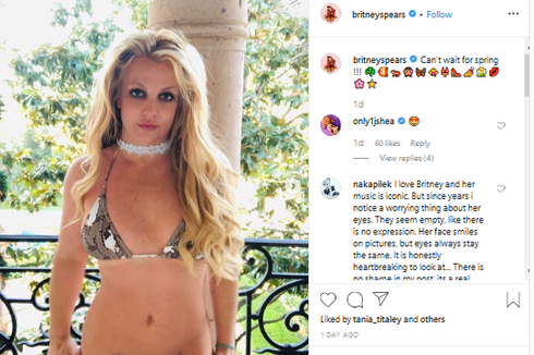 Britney Spears Pamer Tubuh Ramping Berbalut Bikini Kulit Ular