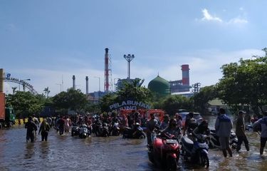 ilustrasi banjir rob di Pelabuhan Tanjung Emas Semarang