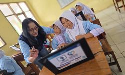 Dukung Pendidikan Digital di Wilayah 3T, PT Surveyor Indonesia Hadirkan Lab Komputer Keliling 