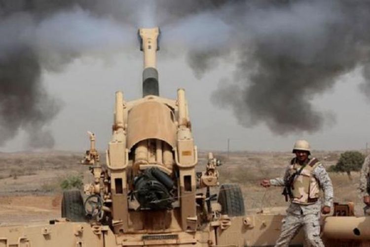 Artileri Arab Saudi yang disiagakan di perbatasan melontarkan tembakan balasan ke posisi pemberontak Houti di Yaman sebagai balasan atas tembakan roket ke wilayah Arab Saudi yang melukai warga sipil.
