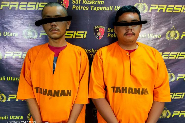  Bagindo Sinaga (29) dan Erwin Sihotang (25) dua rampok modus mengaku polisi di Taput saat ditangkap 