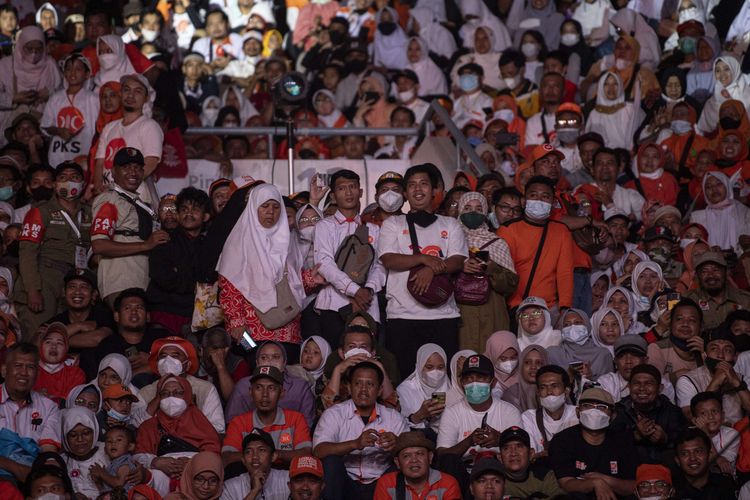 Simpatisan Partai Keadilan Sejahtera (PKS) mengikuti Milad ke-20 PKS di Istora Senayan, Kompleks GBK, Jakarta, Minggu (29/5/2022).