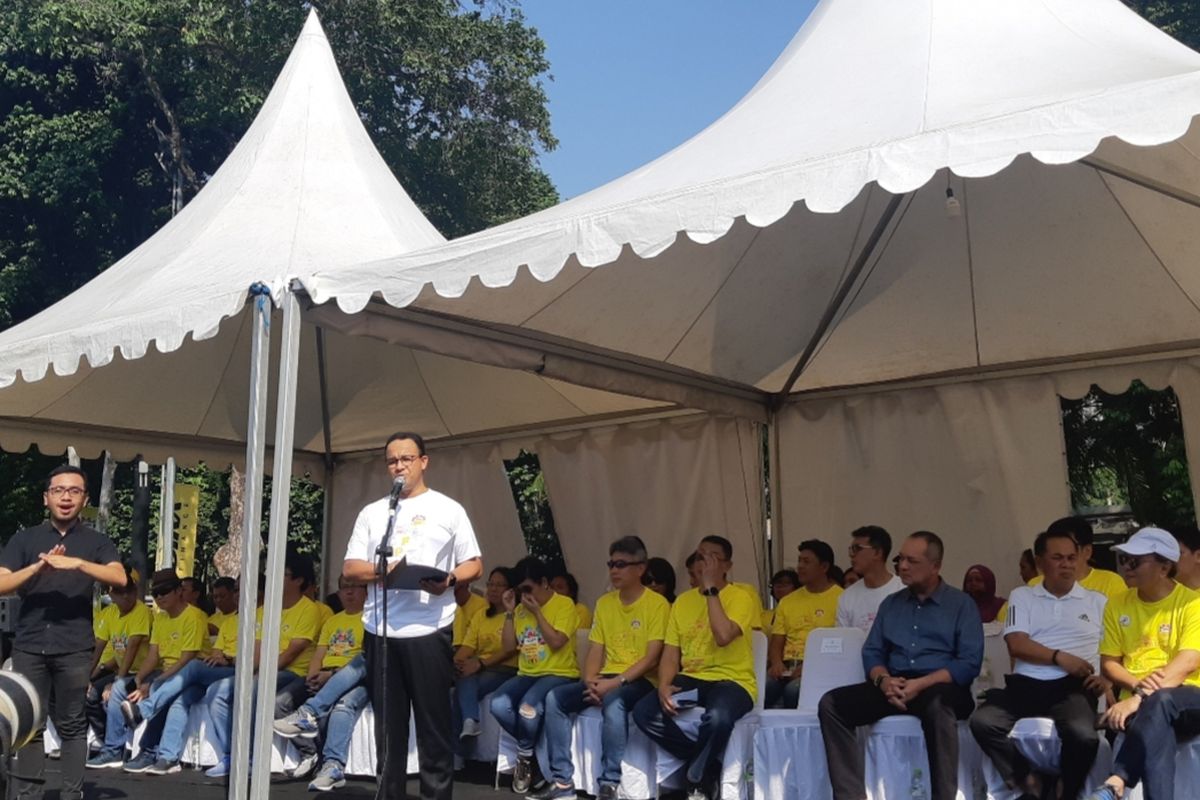 Gubernur DKI Jakarta Anies Baswedan menghadiri acara Festival Pesona Lokal Jakarta 2019 di Gelora Bung Karno, Jakarta Pusat, Sabtu (16/11/2019)