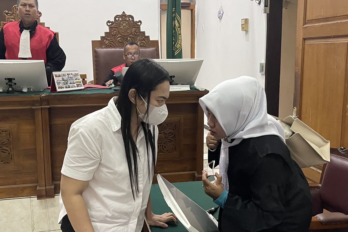 Darmawati, terdakwa dalam kasus perlindungan judi online di Kementerian Komunikasi dan Informatika (Kominfo), yang kini bernama Kementerian Komunikasi dan Digital (Komdigi)