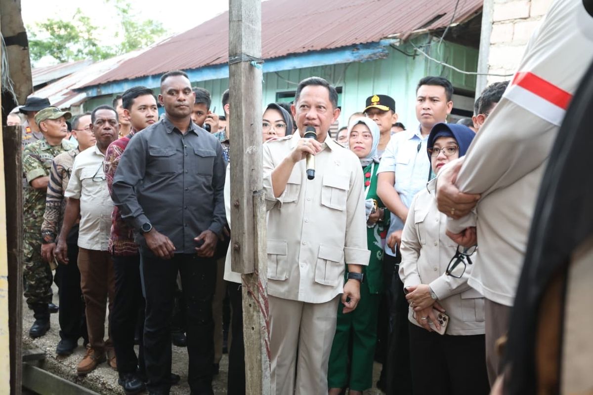 Mendagri Tito Karnavian saat meninjau lokasi Bantuan Stimulan Perumahan Swadaya (BSPS) di Kota Kendari, Sulawesi Tenggara, Jumat (29/5/2026). 