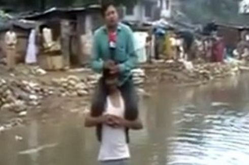 Laporkan Berita Sambil Digendong Korban Banjir, Wartawan India Dikecam