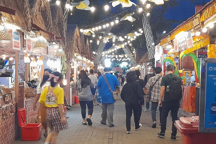 Foto 10 Makanan dari Berbagai Daerah Indonesia di Festival Kuliner