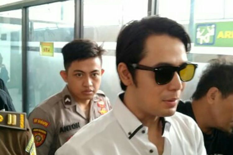 Kriss Hatta tiba di Pengadilan Negeri Jakarta Selatan, kawasan Ampera, Cilandak, Selasa (12/11/2019).